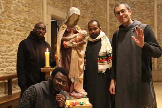 frères et la vierge marie