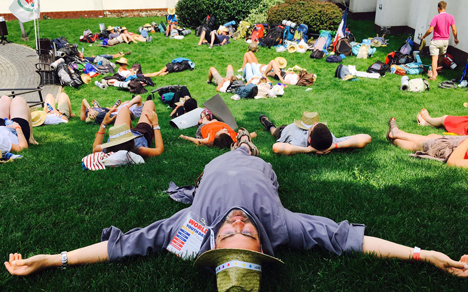 Frères de Saint-Jean, photo insolite