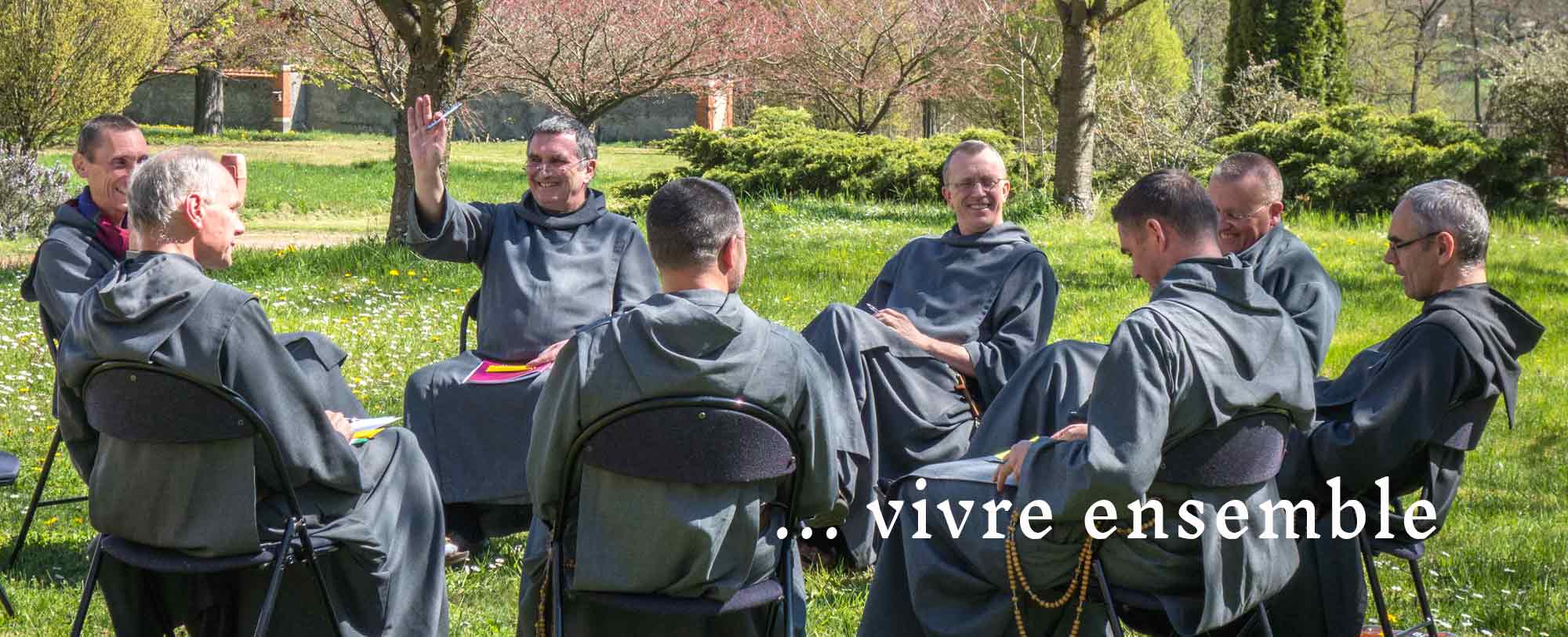 slider_freres-saint_jean_3 À la suite de l'apôtre Jean, vivre ensemble en amis du christ et témoigner de sa lumière et de son amour.