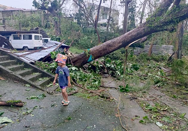 freres_saint_jean_supertyphon_cebu_1 Le prieuré de Cebu balayé par le supertyphon Rai