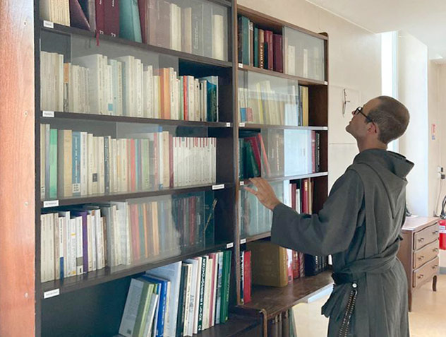 freres_saint_jean_lyon_bibliotheque Fondation du prieuré des Frères de Saint-Jean à Lyon