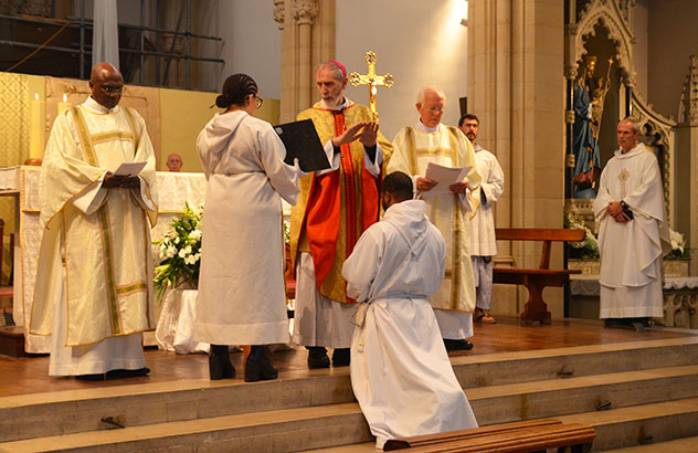 freres_saint_jean_ordinations_yakob8 Ordination diaconale de frère Yakob à Londres - Frères de Saint-Jean