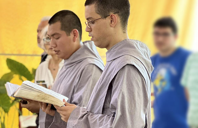 freres_saint_jean_prise_habit_ameriques_2024_1 Prise d'habit des frères Emanuel do Menino Jesús et Tadeo de Jesús - Province des Amériques