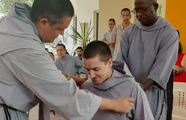 prise_habit_fr_ryan_freres_saint_jean Prise d'habit de frère Ryan au Mexique - Frères de Saint-Jean