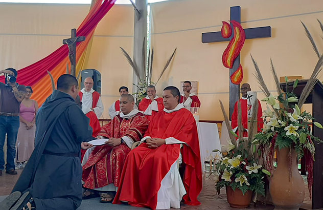 profession_temporaire_fr_tadeo_de_jesus_freres_saint_jean Profession temporaire de frère Tadeo de Jesus au Mexique - Frères de Saint-Jean
