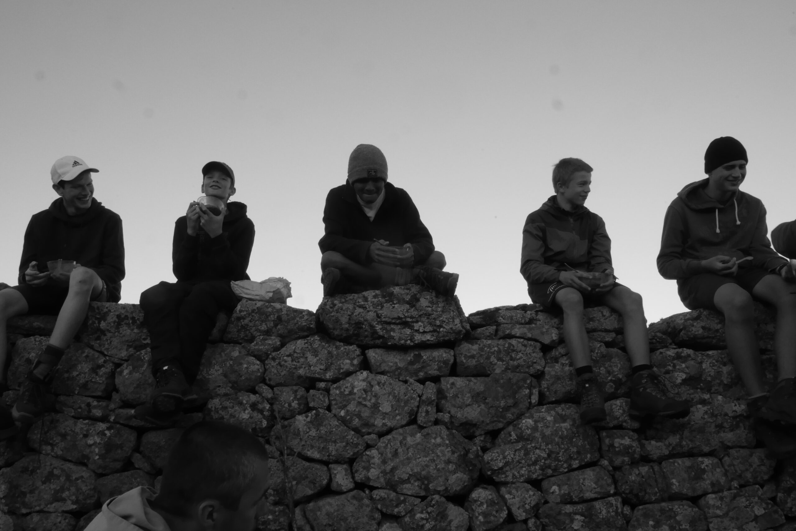 frères-de-sain-jean-camp-jeunes-lycennes-traversee-itinérance-cantal-randonnee-vélo