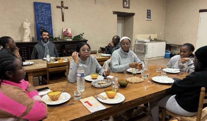 20231209_collège Vogt (04a) Les anciens du collège Vogt, au Cameroun, aujourd'hui étudiants et jeunes pros en Ile de France, se sont retrouvés pour une retraite à la Maison Saint-Jean